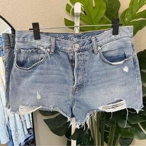 ✨ We The Free Distressed Denim Raw Hem Button Fly Cutoff Shorts Sz 31